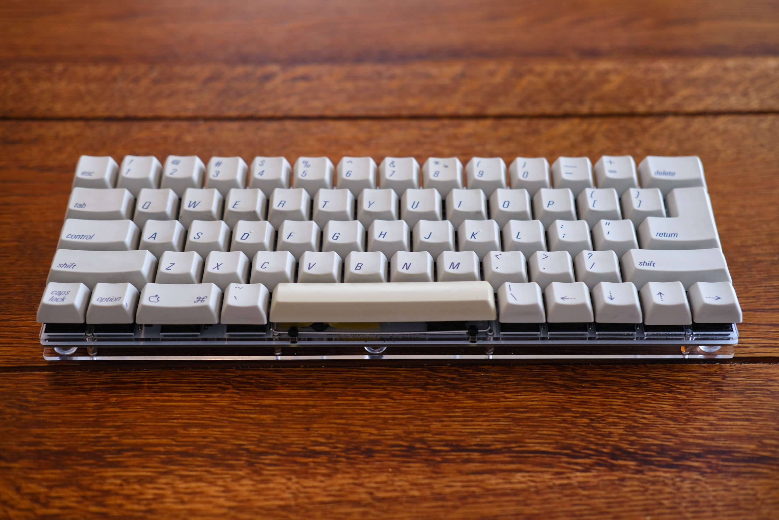 AK62 (60% Apple Keyboard M0116) / LOG